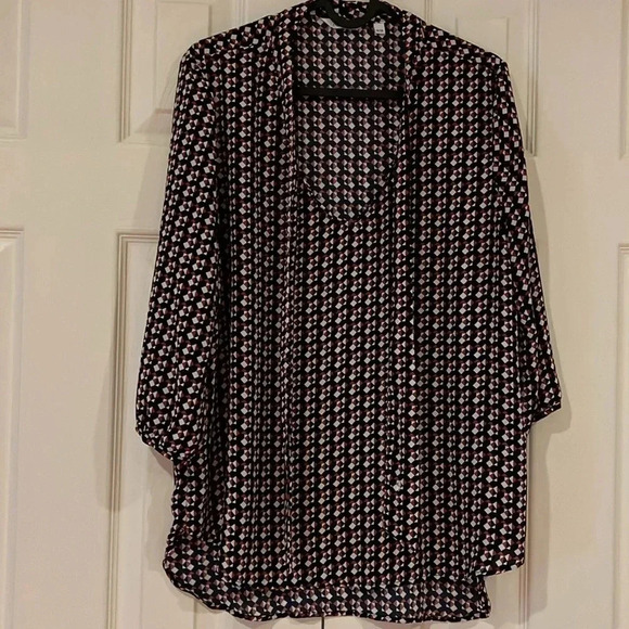 Reitmans all over  Geo print with 3/4 sleeves Blouse size M - Picture 1 of 11